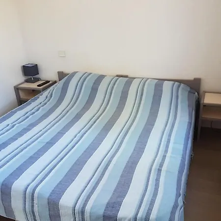 Flat With Swimming Pool At 200m From The Beach